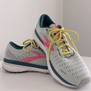 Brooks Ghost Road Running Shoe | 8.5 | Light Teal